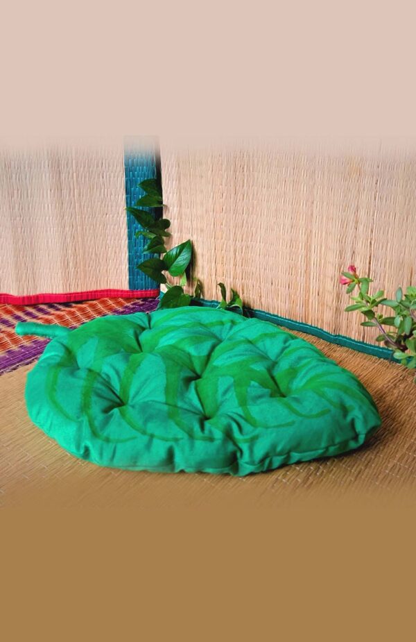 Fluffy Doll Bed - Leaf Shaped